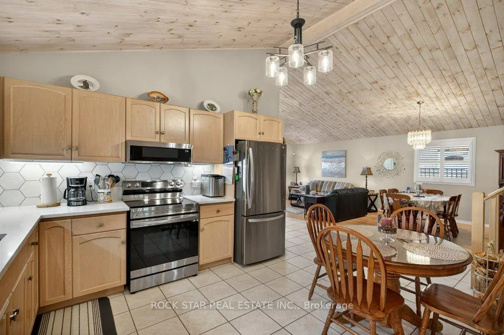 Photo 11 of 35 Hepburn Crescent, Hamilton, Mountview — HOMEH