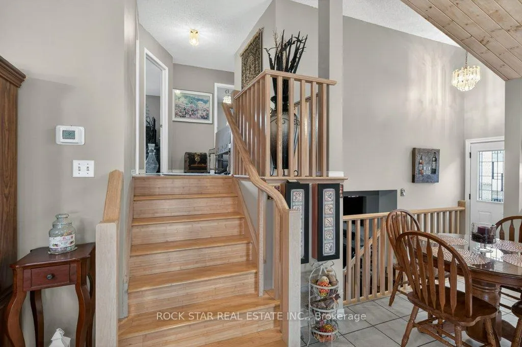 Photo 13 of 35 Hepburn Crescent, Hamilton, Mountview — HOMEH