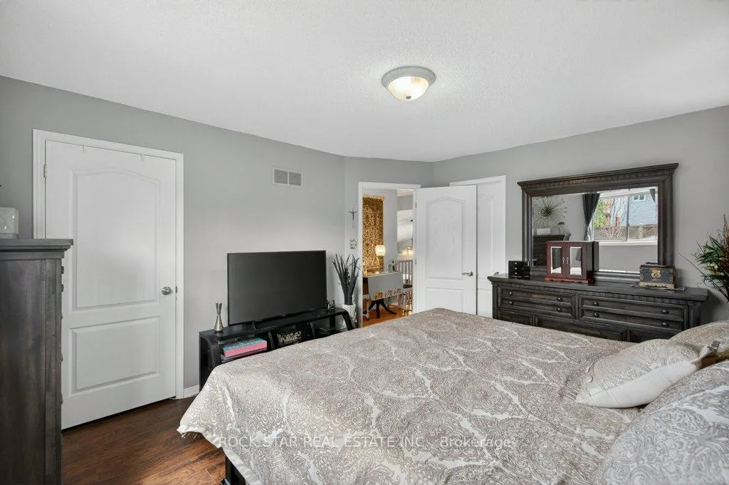 Photo 15 of 35 Hepburn Crescent, Hamilton, Mountview — HOMEH