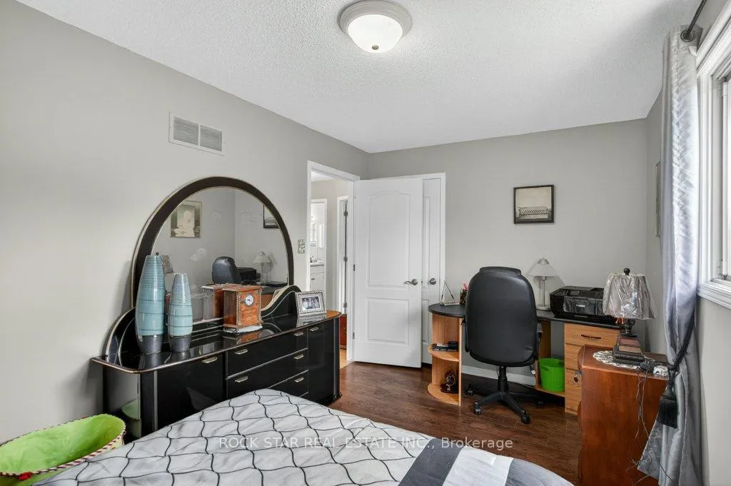 Photo 17 of 35 Hepburn Crescent, Hamilton, Mountview — HOMEH
