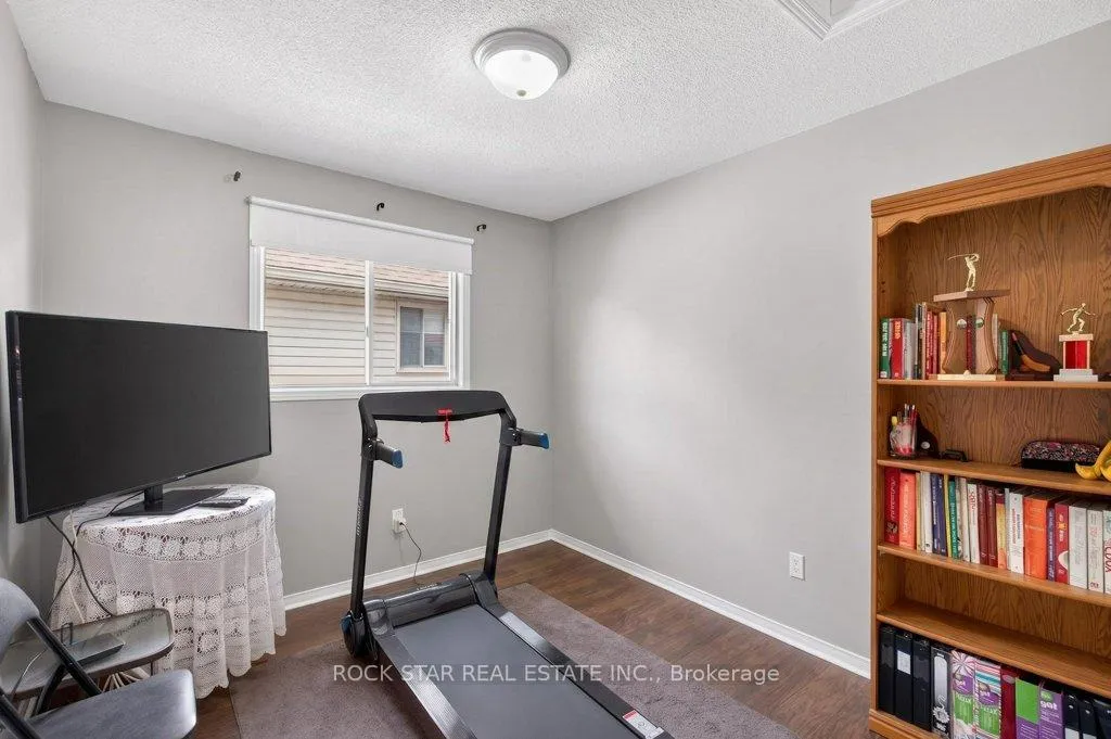 Photo 18 of 35 Hepburn Crescent, Hamilton, Mountview — HOMEH