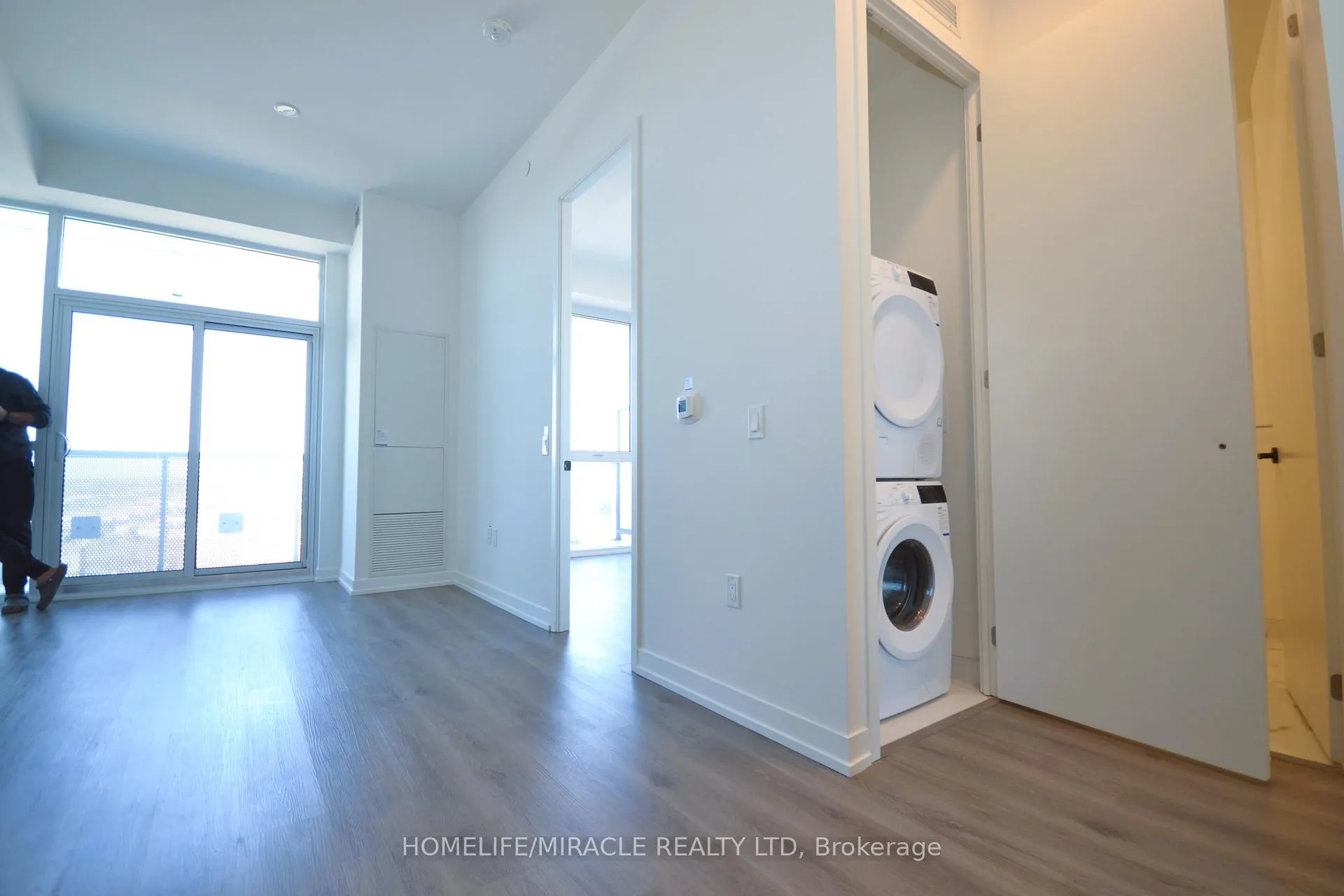 Photo 6 of Unit 2711, 225 Commerce Street, Vaughan, Vaughan Corporate Centre — HOMEH