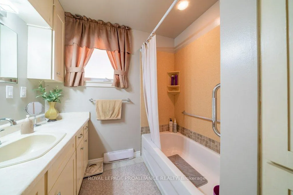 Photo 12 of 1063 Perry Road, Frontenac, Frontenac North — HOMEH