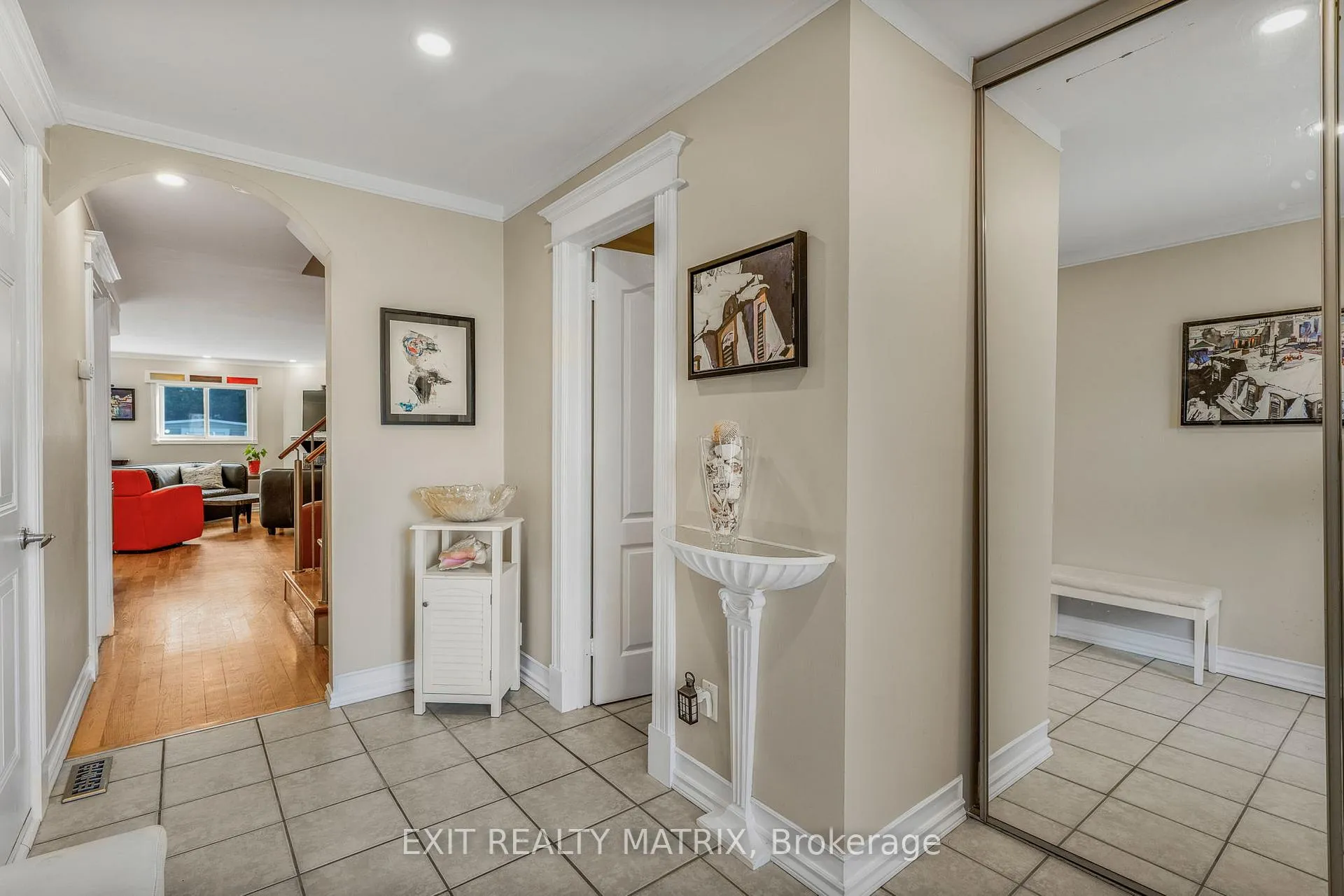 Photo 5 of 1401 Bortolotti Crescent, Ottawa, Pineview — HOMEH