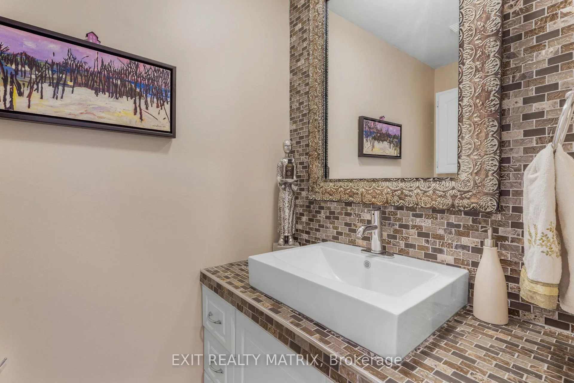 Photo 6 of 1401 Bortolotti Crescent, Ottawa, Pineview — HOMEH