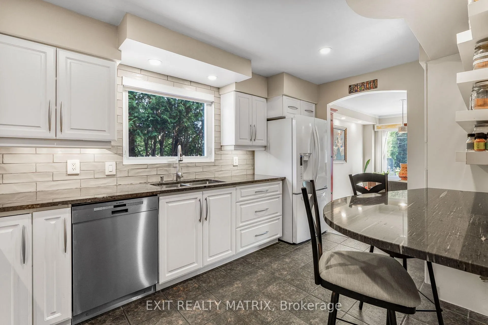 Photo 8 of 1401 Bortolotti Crescent, Ottawa, Pineview — HOMEH