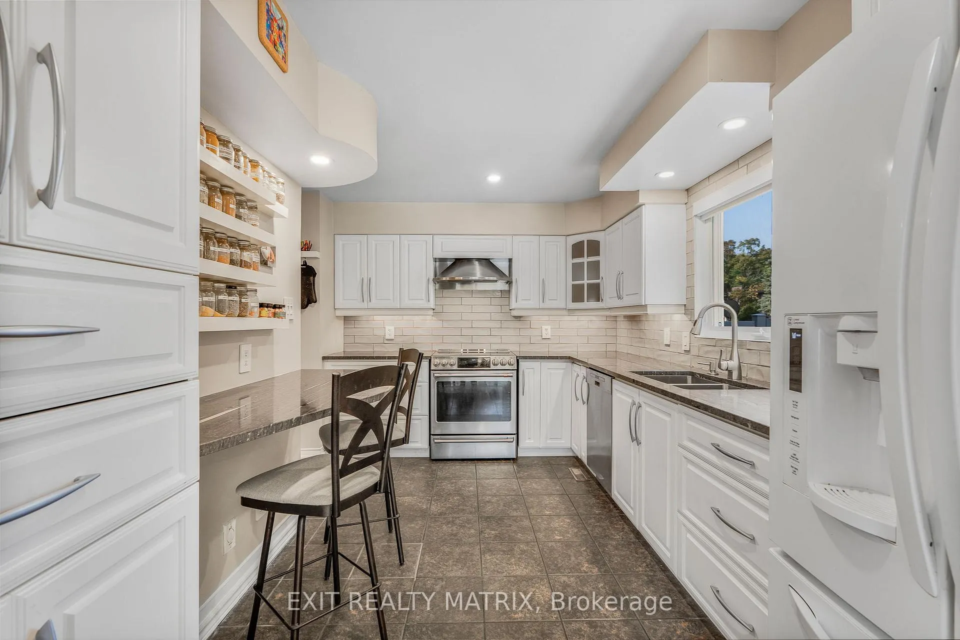 Photo 9 of 1401 Bortolotti Crescent, Ottawa, Pineview — HOMEH