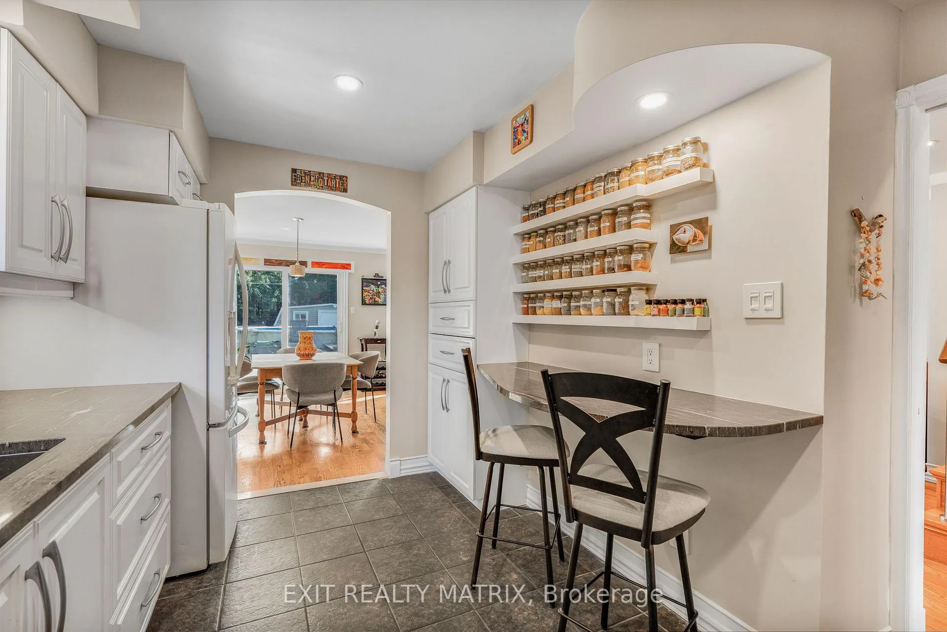 Photo 10 of 1401 Bortolotti Crescent, Ottawa, Pineview — HOMEH