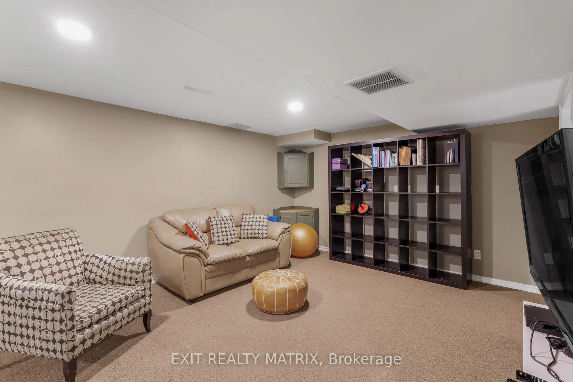 Photo 27 of 1401 Bortolotti Crescent, Ottawa, Pineview — HOMEH