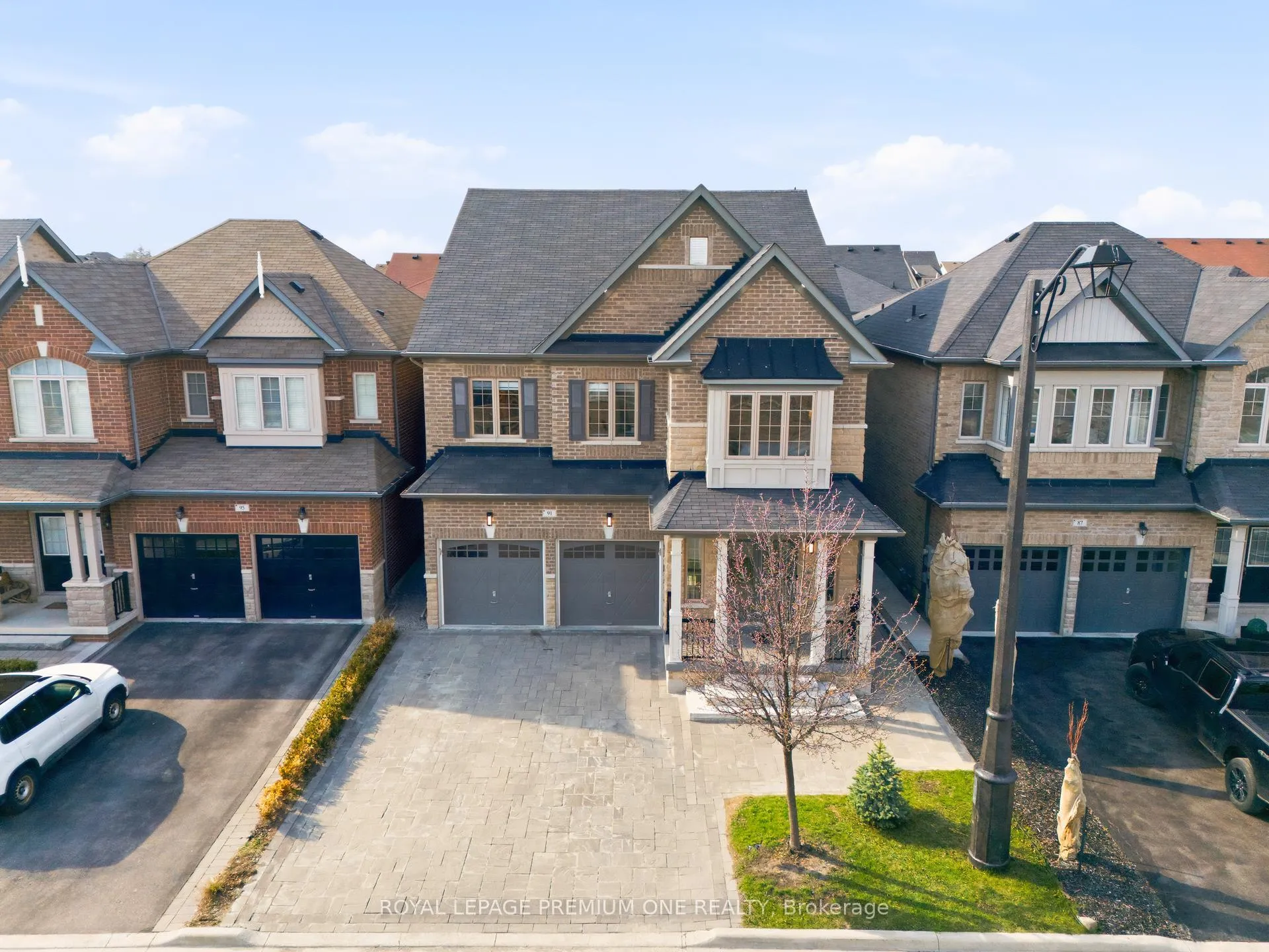 Photo 3 of 91 Card Lumber Crescent, Vaughan, Kleinburg — HOMEH