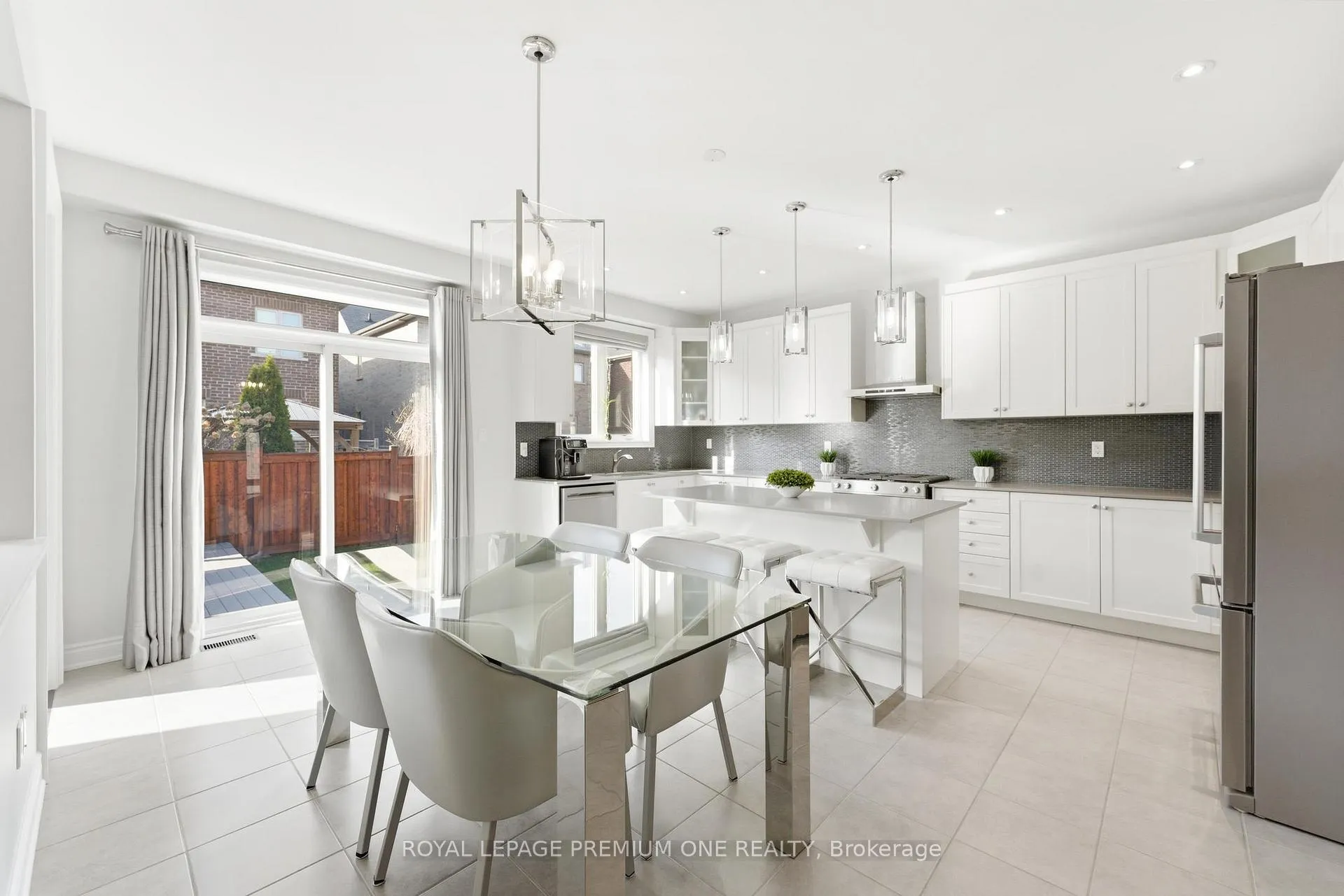 Photo 15 of 91 Card Lumber Crescent, Vaughan, Kleinburg — HOMEH