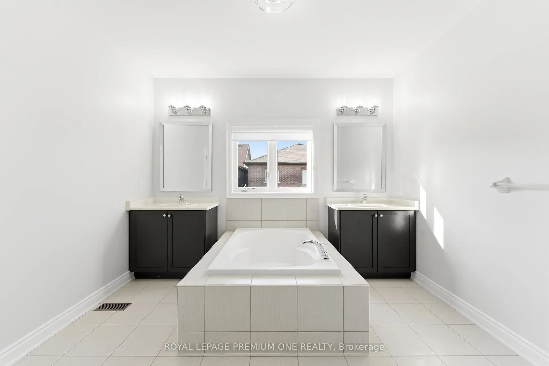 Photo 26 of 91 Card Lumber Crescent, Vaughan, Kleinburg — HOMEH