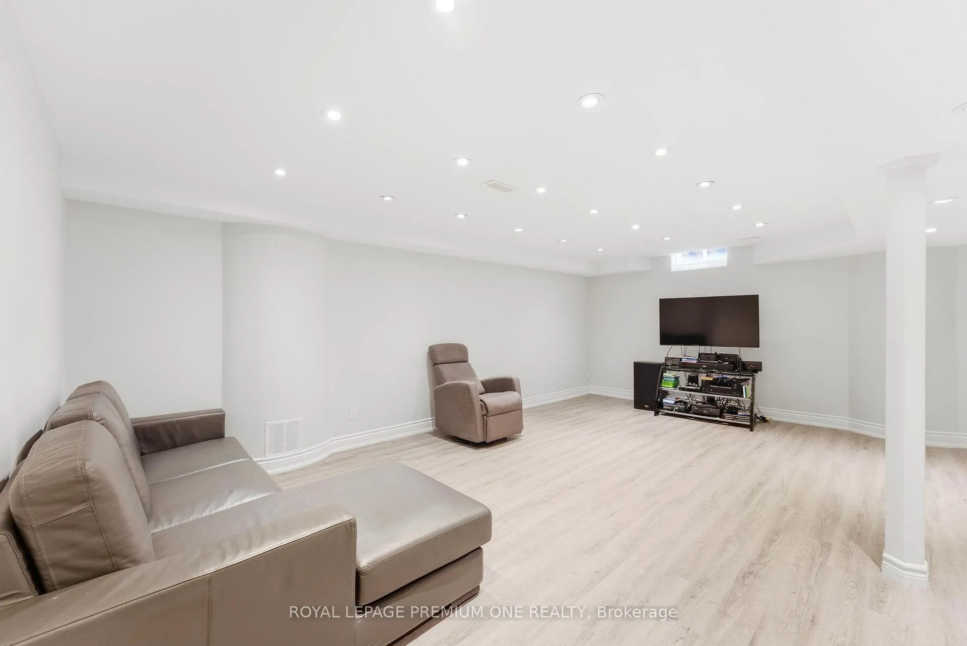 Photo 38 of 91 Card Lumber Crescent, Vaughan, Kleinburg — HOMEH