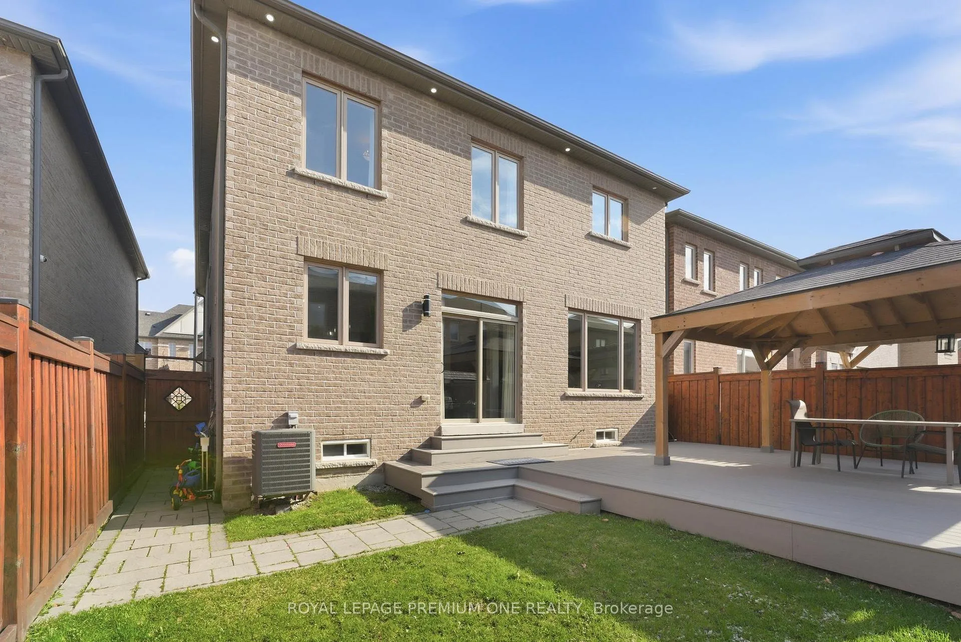 Photo 44 of 91 Card Lumber Crescent, Vaughan, Kleinburg — HOMEH