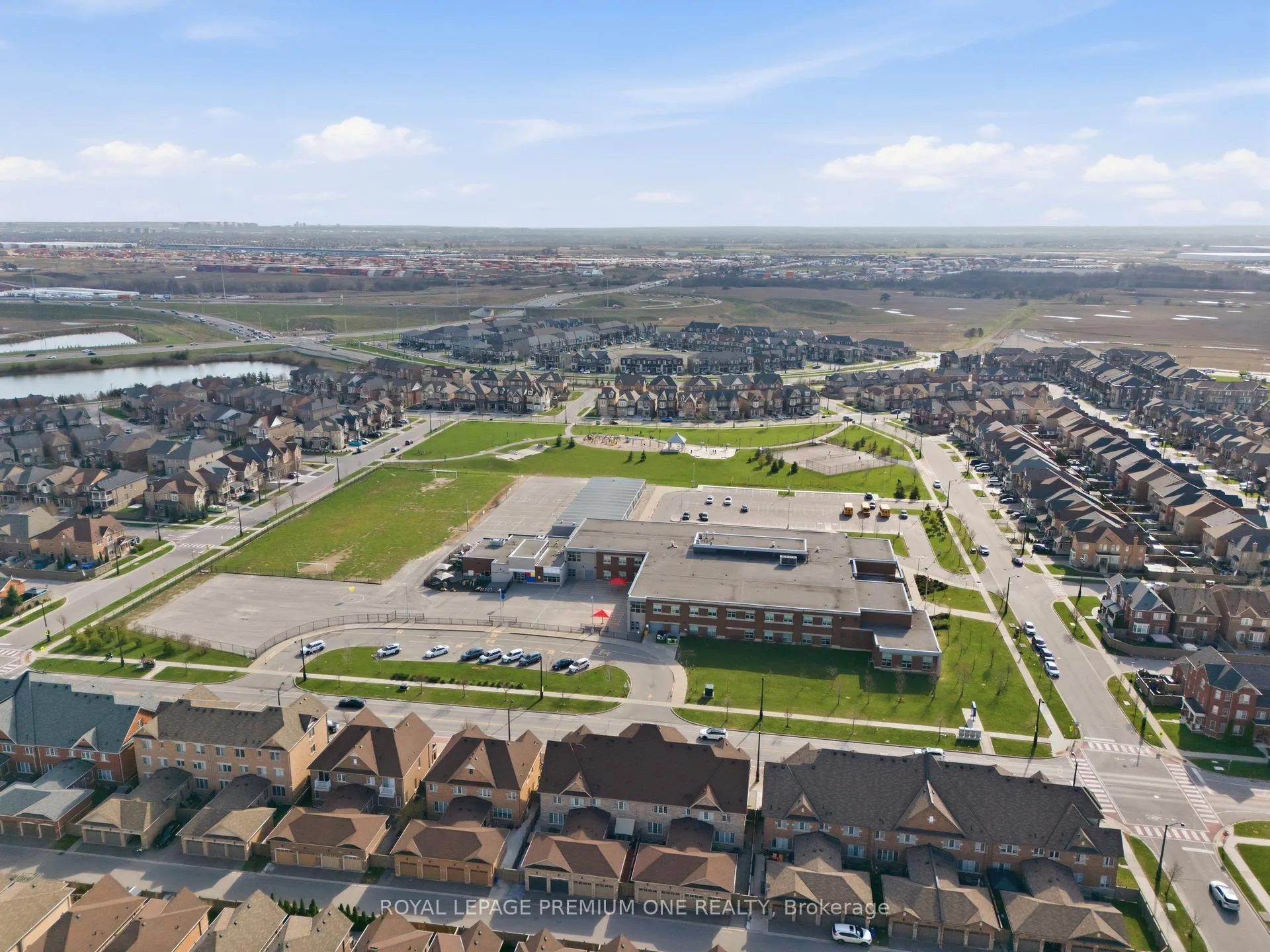 Photo 49 of 91 Card Lumber Crescent, Vaughan, Kleinburg — HOMEH