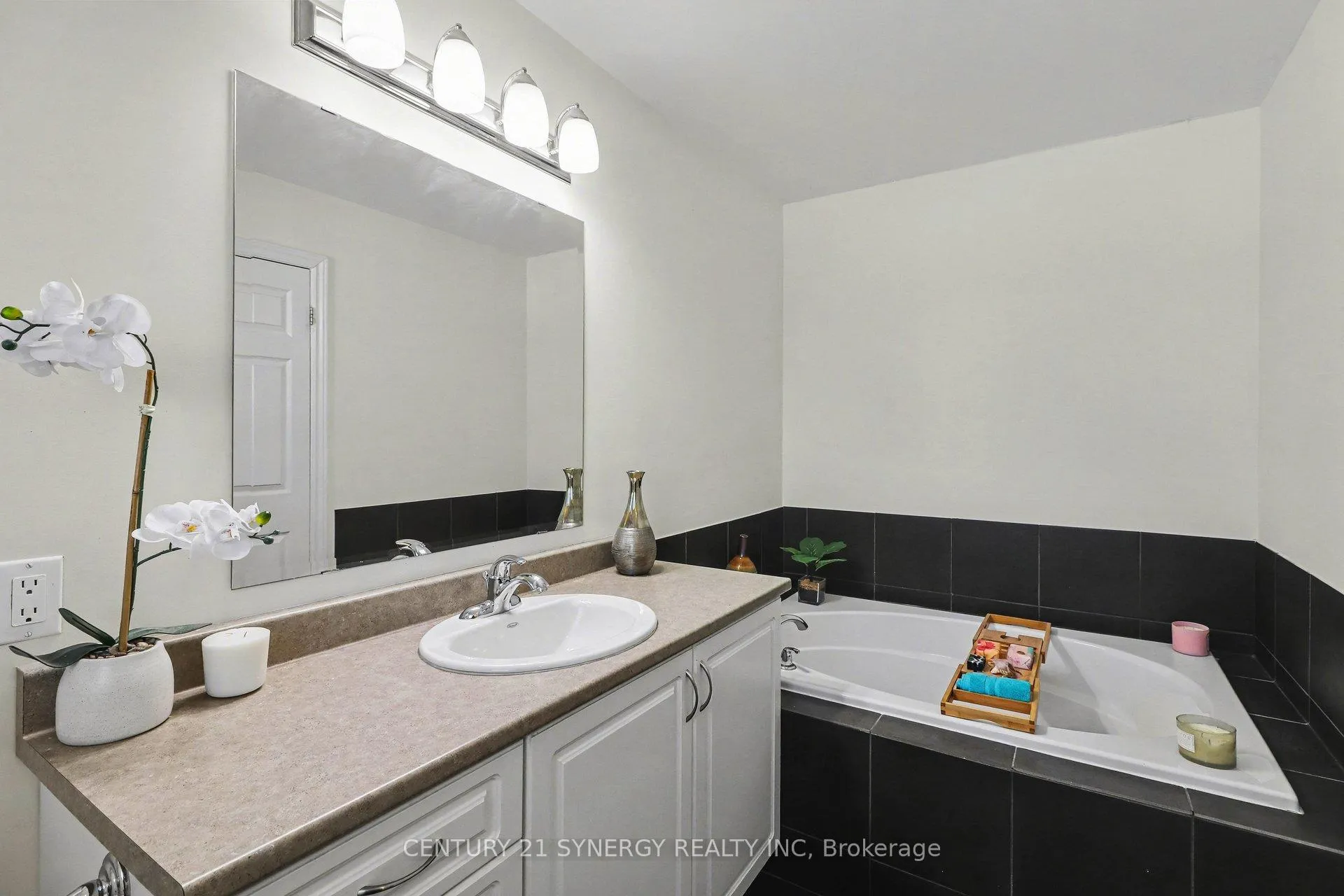 Photo 23 of 114 Silvermoon Crescent, Ottawa, Avalon East — HOMEH