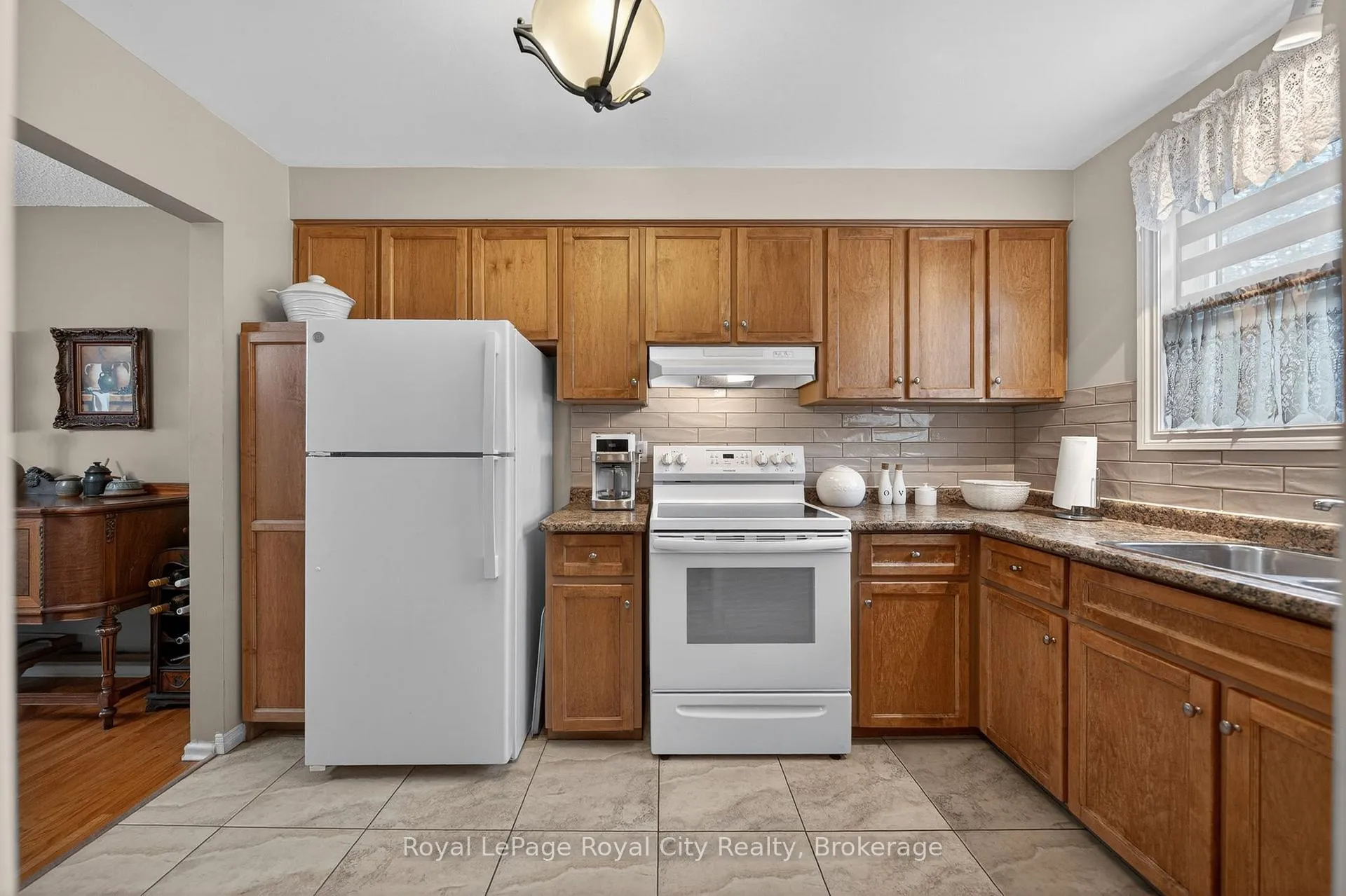 Photo 5 of Unit 11, 41 Rhonda Road, Guelph, Willow West/Sugarbush/West Acres — HOMEH