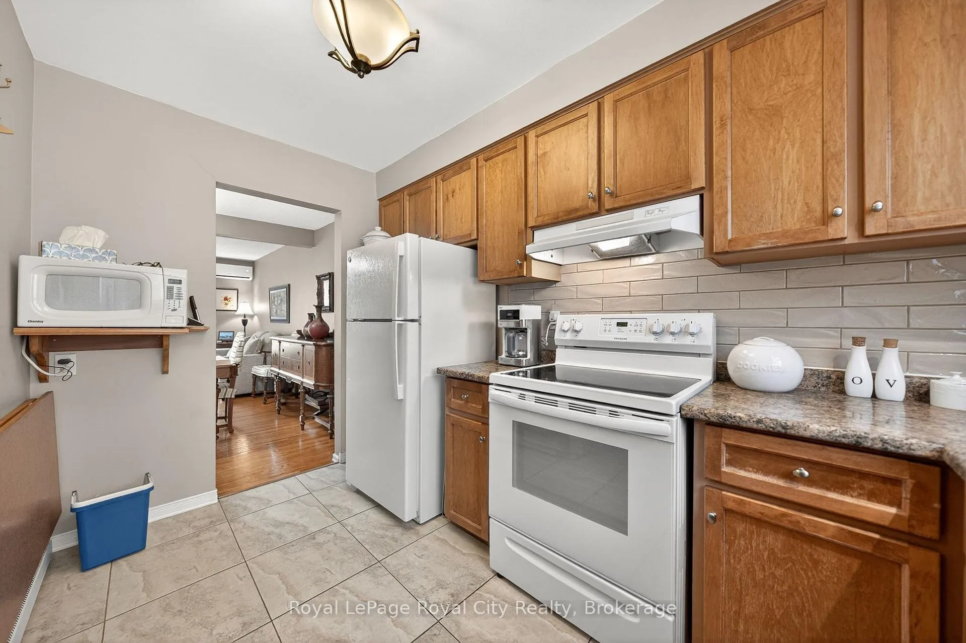 Photo 6 of Unit 11, 41 Rhonda Road, Guelph, Willow West/Sugarbush/West Acres — HOMEH