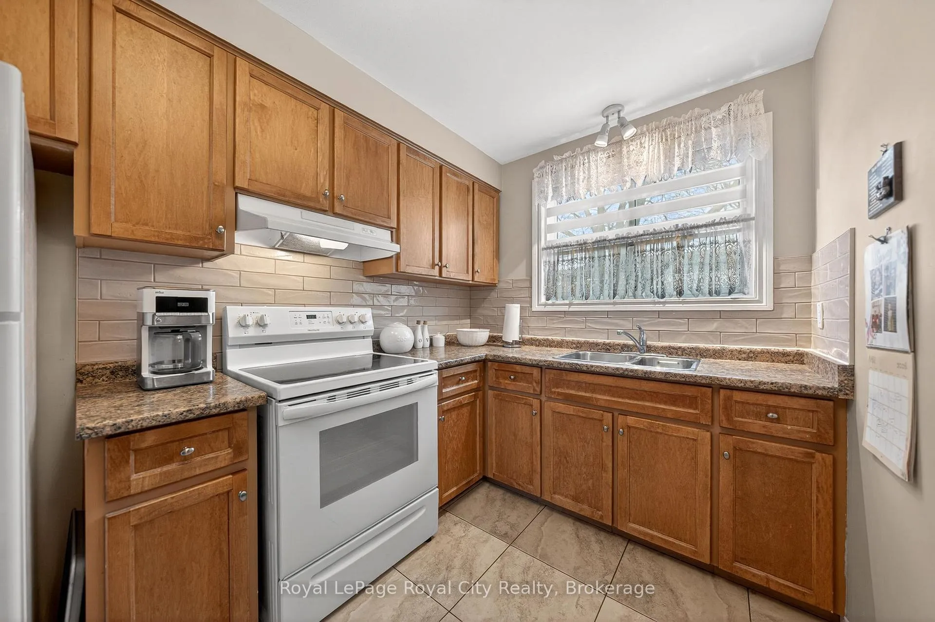 Photo 7 of Unit 11, 41 Rhonda Road, Guelph, Willow West/Sugarbush/West Acres — HOMEH