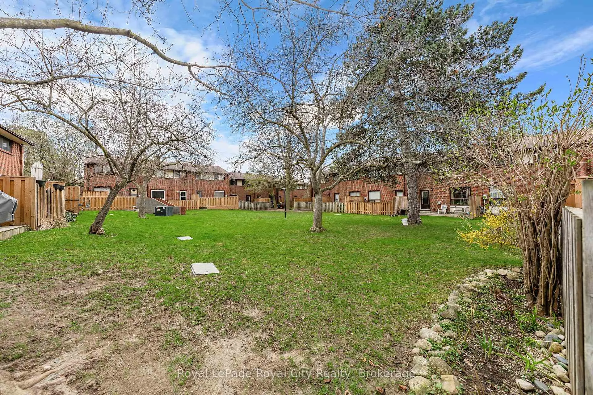Photo 19 of Unit 11, 41 Rhonda Road, Guelph, Willow West/Sugarbush/West Acres — HOMEH