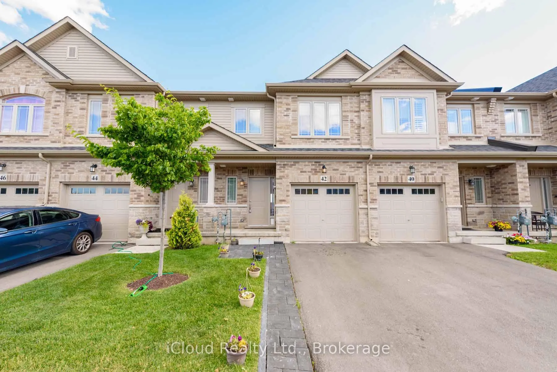 Photo 1 of 42 Serenity Lane, Hamilton, Stoney Creek — HOMEH