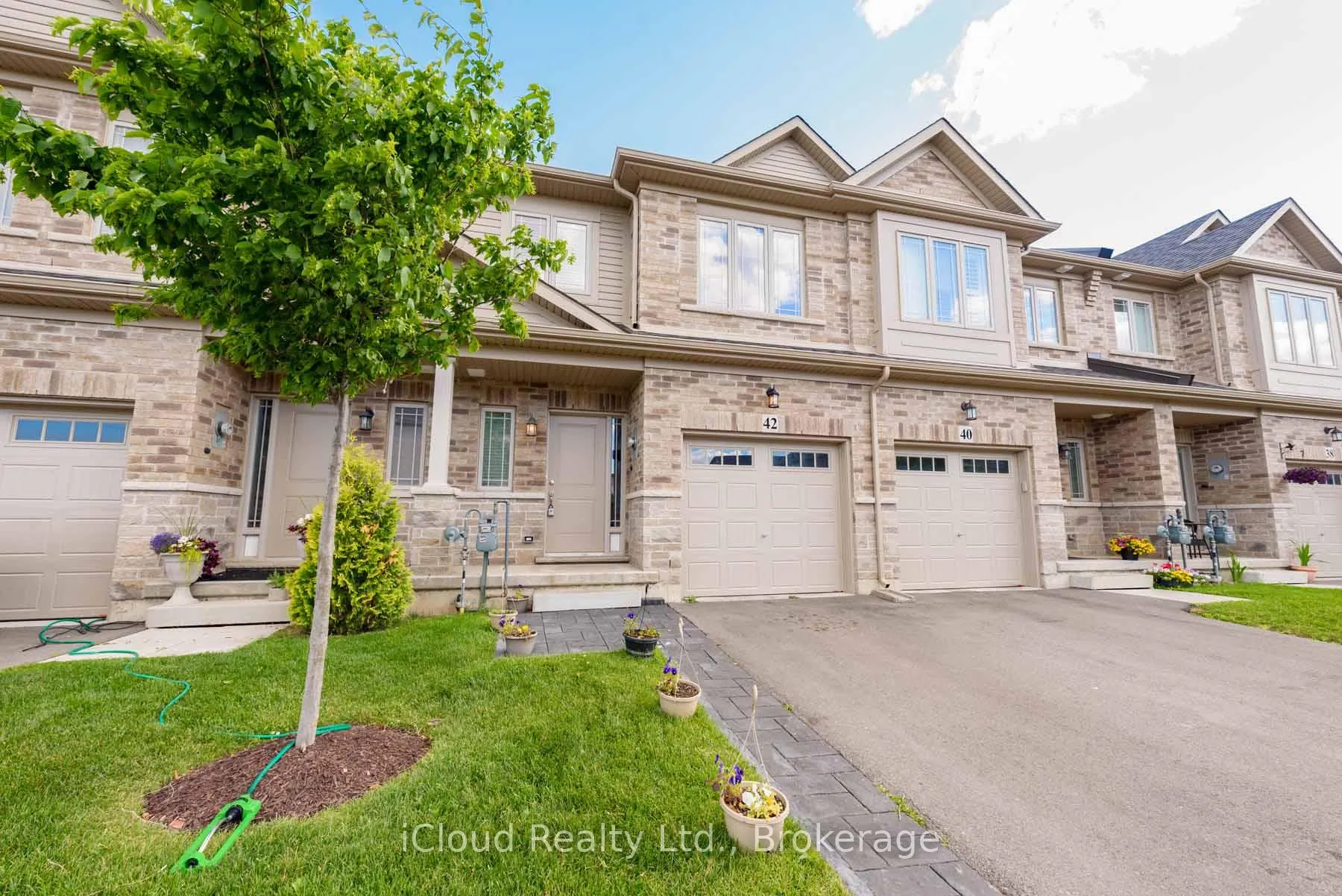 Photo 2 of 42 Serenity Lane, Hamilton, Stoney Creek — HOMEH