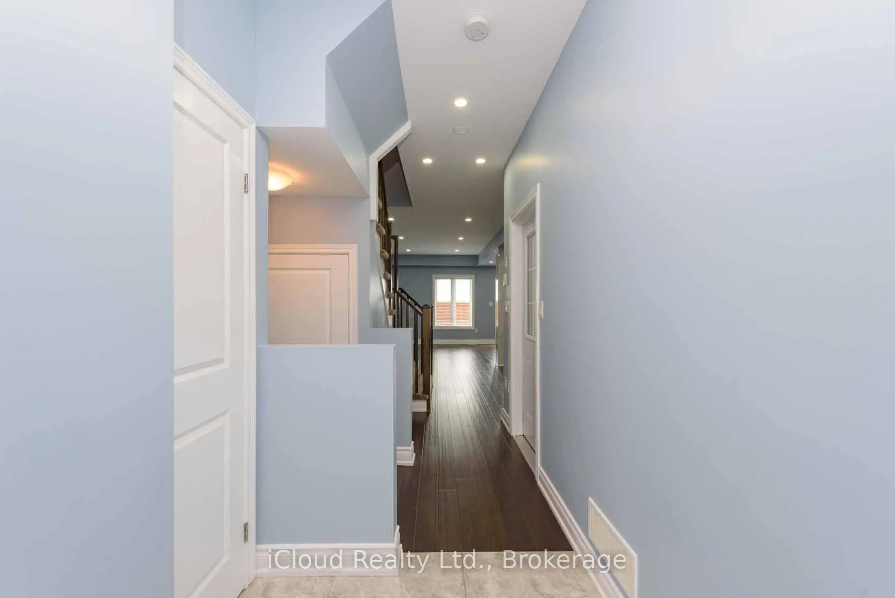 Photo 3 of 42 Serenity Lane, Hamilton, Stoney Creek — HOMEH