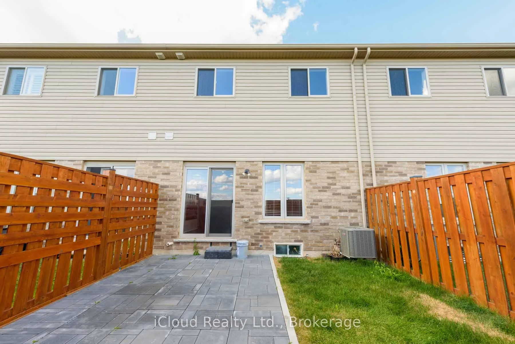 Photo 31 of 42 Serenity Lane, Hamilton, Stoney Creek — HOMEH