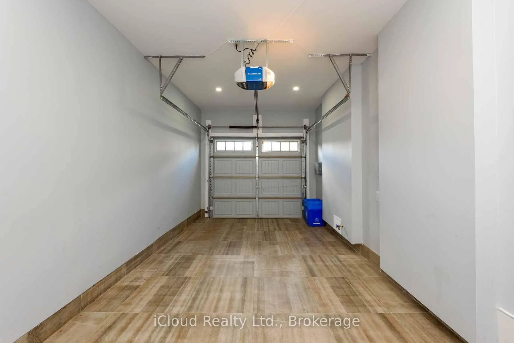 Photo 33 of 42 Serenity Lane, Hamilton, Stoney Creek — HOMEH