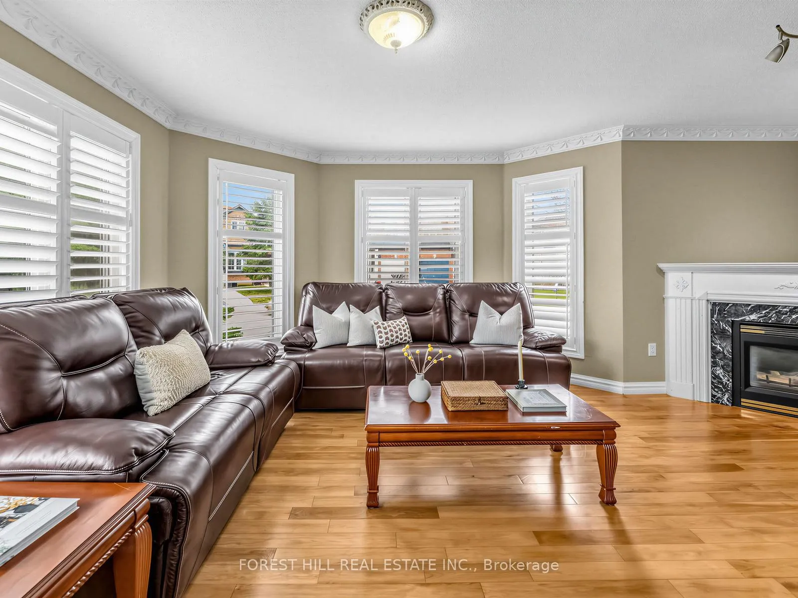 Photo 3 of 5 Manitoba Place, Brampton, Sandringham-Wellington — HOMEH