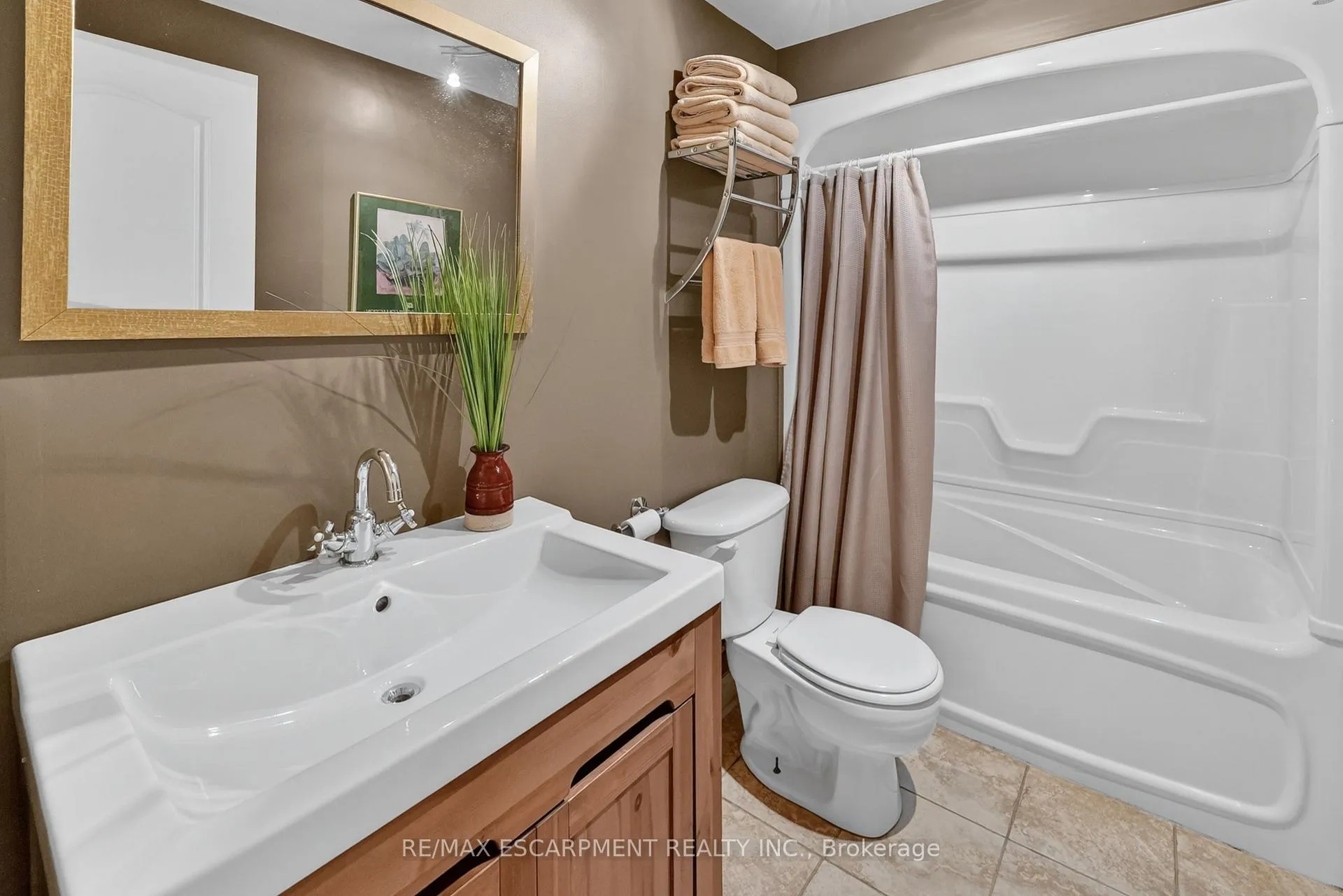 Photo 21 of Unit 16, 42 Concord Street, Pelham, Fonthill — HOMEH