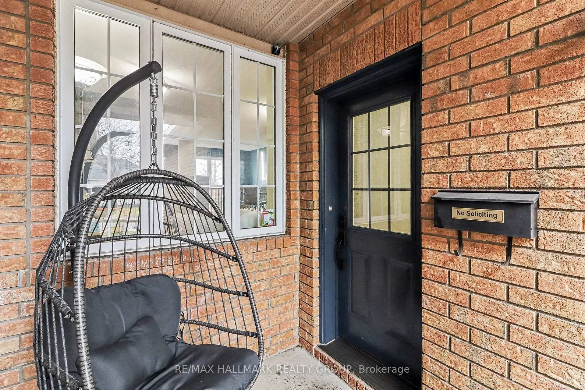 Photo 2 of 111 Ludlowe Street, Ottawa, Fallingbrook/Gardenway South — HOMEH