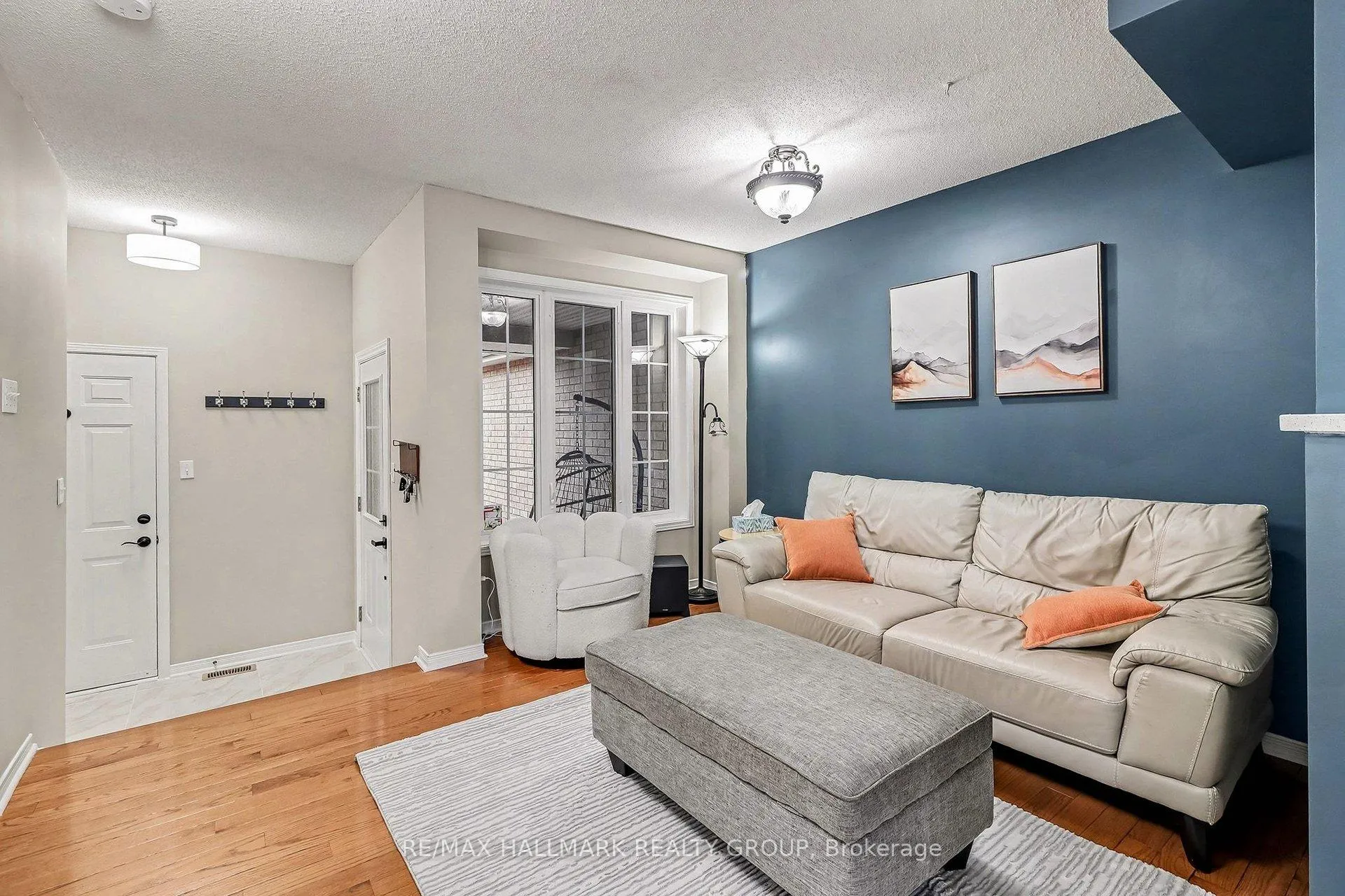 Photo 4 of 111 Ludlowe Street, Ottawa, Fallingbrook/Gardenway South — HOMEH