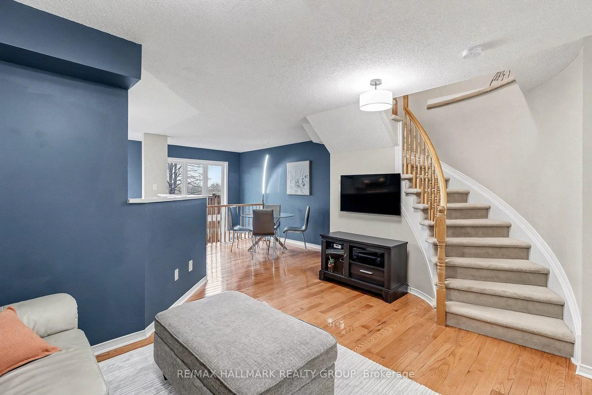 Photo 5 of 111 Ludlowe Street, Ottawa, Fallingbrook/Gardenway South — HOMEH