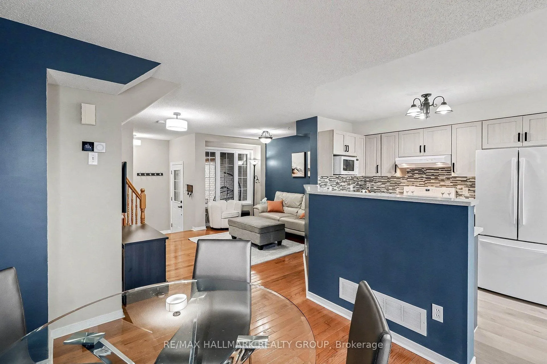 Photo 8 of 111 Ludlowe Street, Ottawa, Fallingbrook/Gardenway South — HOMEH