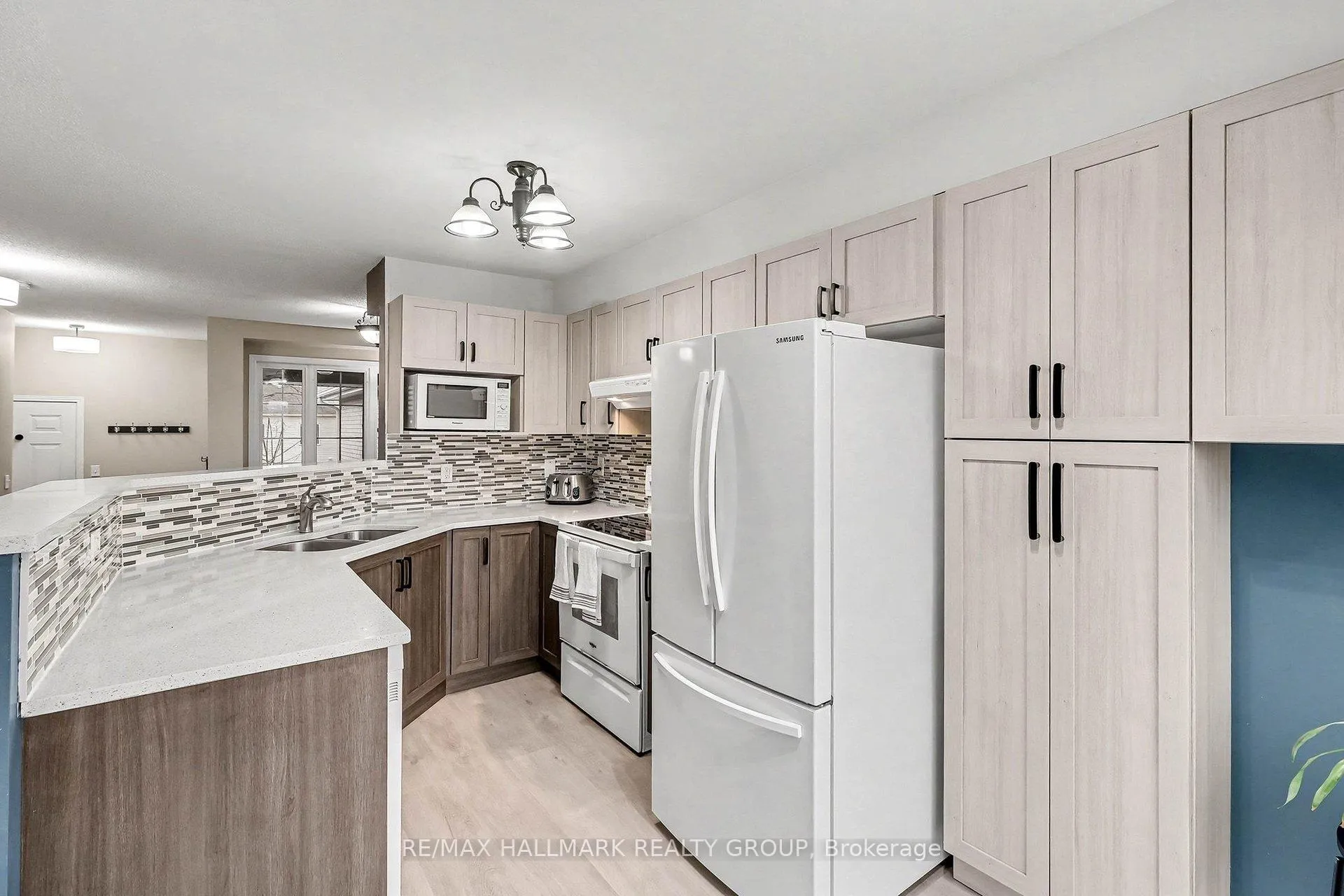 Photo 10 of 111 Ludlowe Street, Ottawa, Fallingbrook/Gardenway South — HOMEH