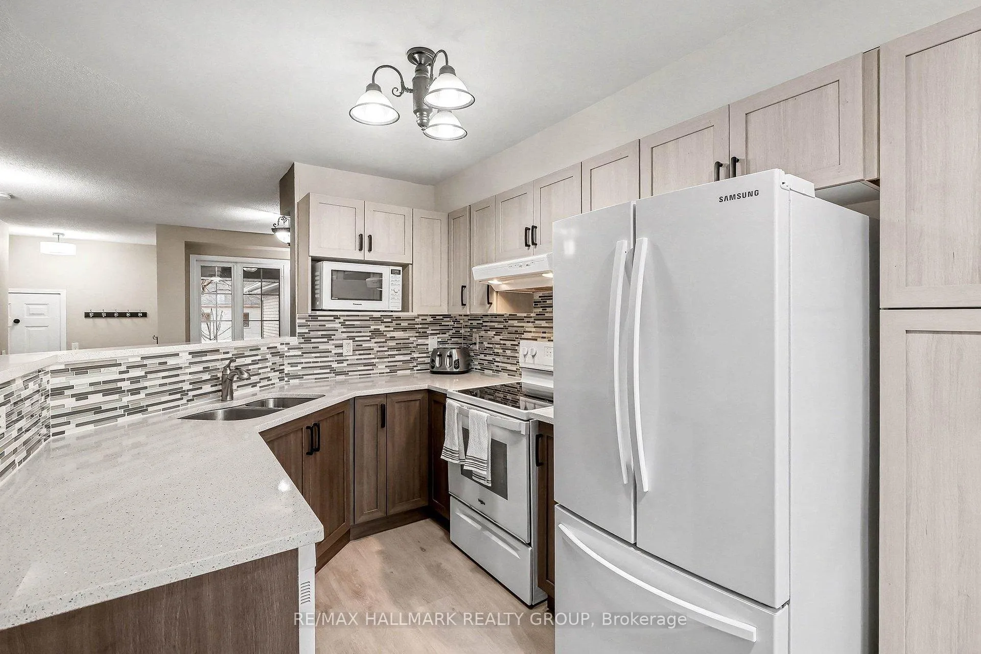 Photo 11 of 111 Ludlowe Street, Ottawa, Fallingbrook/Gardenway South — HOMEH