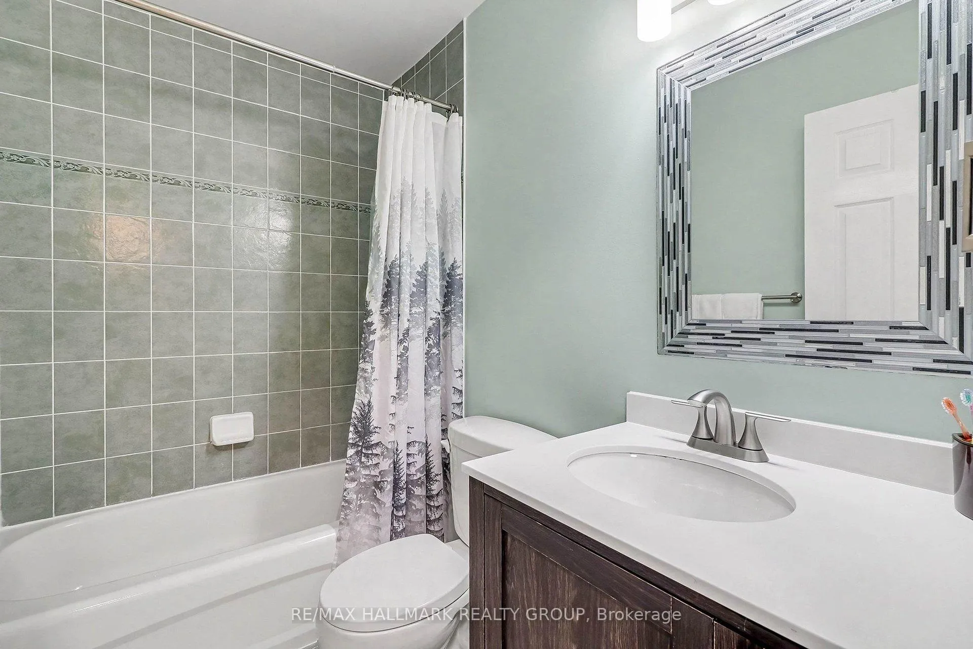 Photo 19 of 111 Ludlowe Street, Ottawa, Fallingbrook/Gardenway South — HOMEH