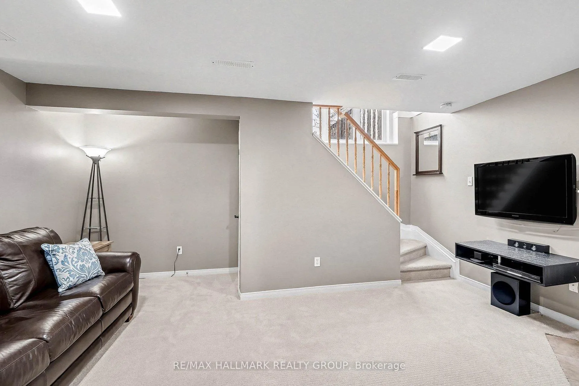 Photo 24 of 111 Ludlowe Street, Ottawa, Fallingbrook/Gardenway South — HOMEH