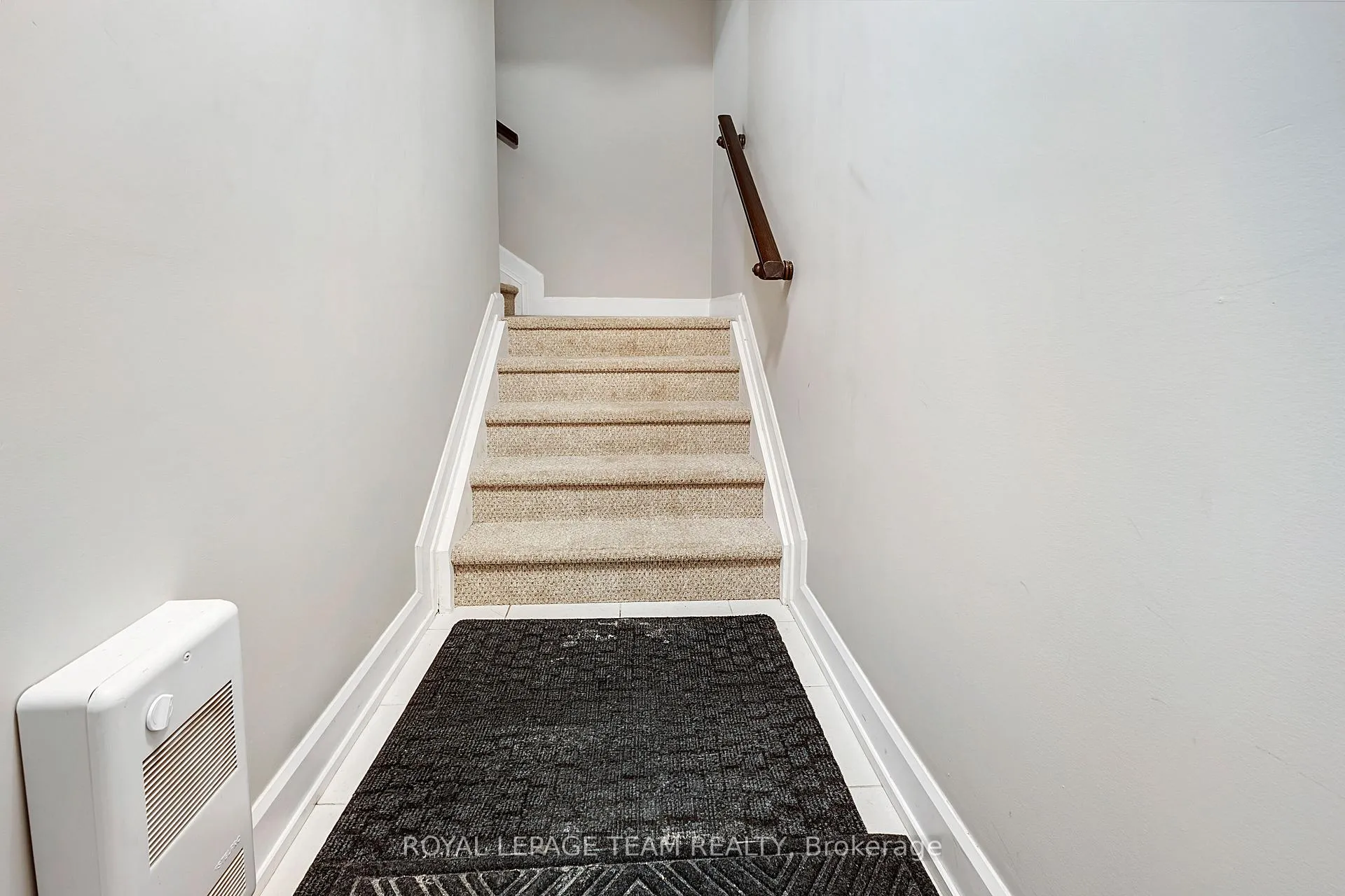 Photo 3 of 36 Affinity Private, Ottawa, Barrhaven - Heritage Park — HOMEH