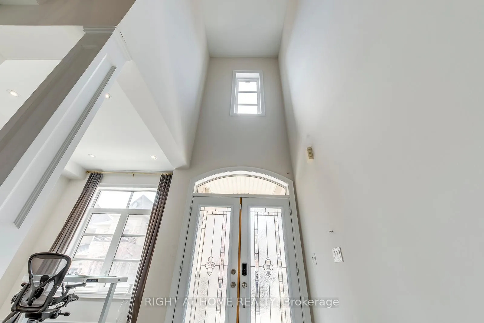 Photo 4 of 2441 Chateau Common, Oakville, Bronte Creek — HOMEH