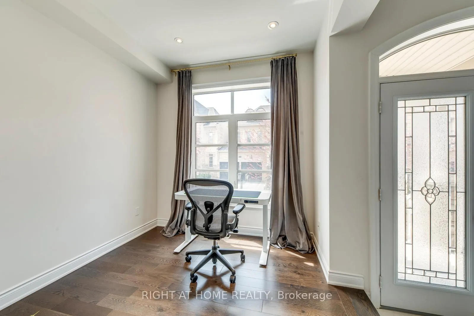 Photo 5 of 2441 Chateau Common, Oakville, Bronte Creek — HOMEH