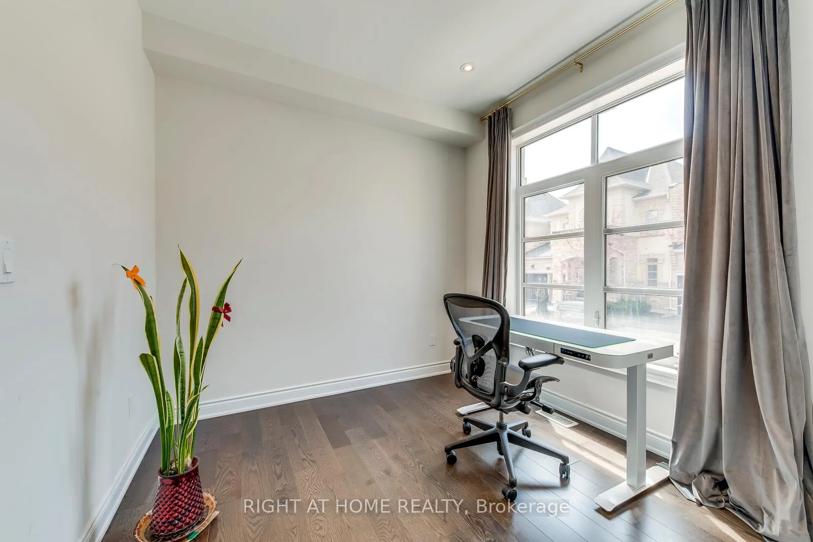 Photo 6 of 2441 Chateau Common, Oakville, Bronte Creek — HOMEH