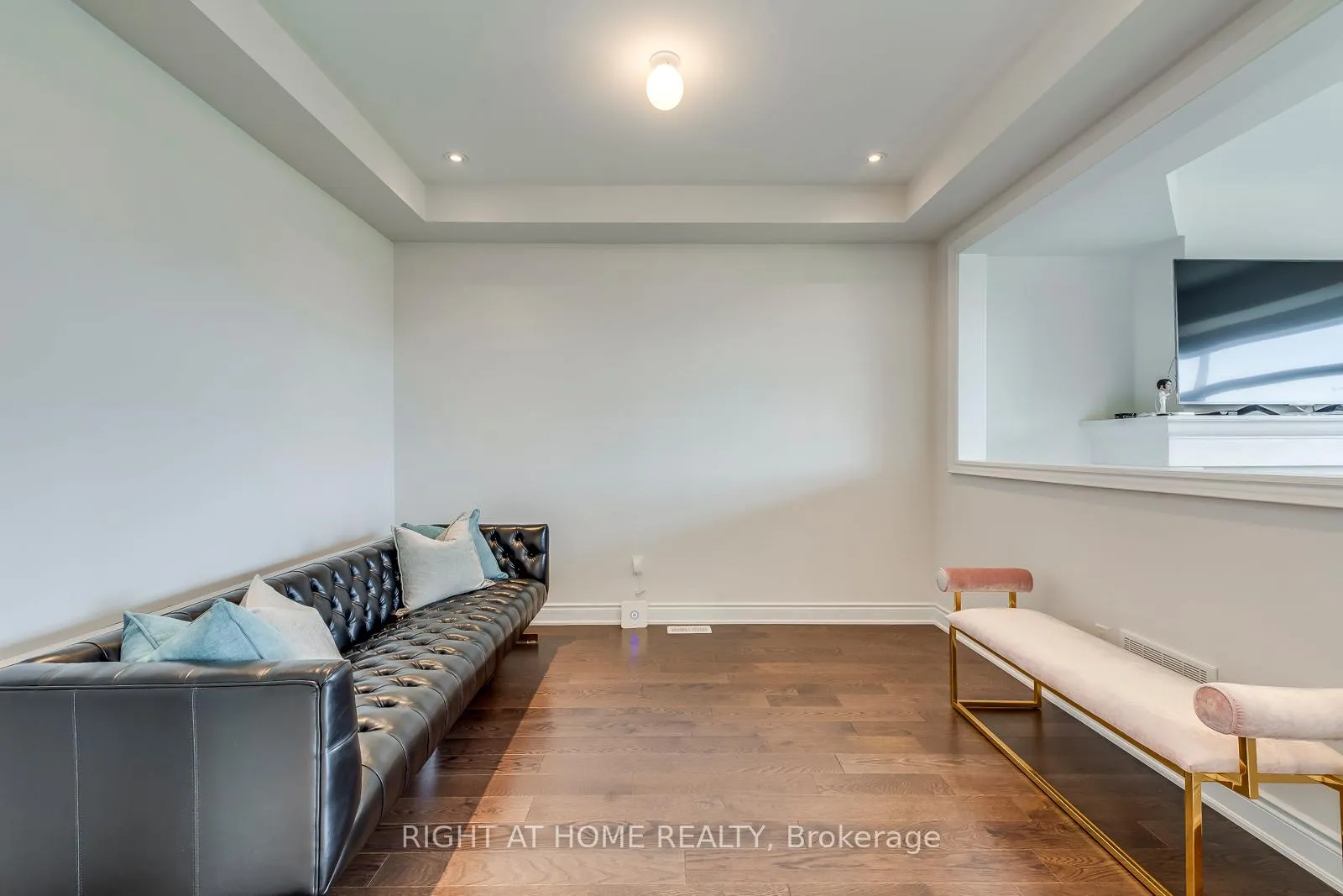 Photo 7 of 2441 Chateau Common, Oakville, Bronte Creek — HOMEH