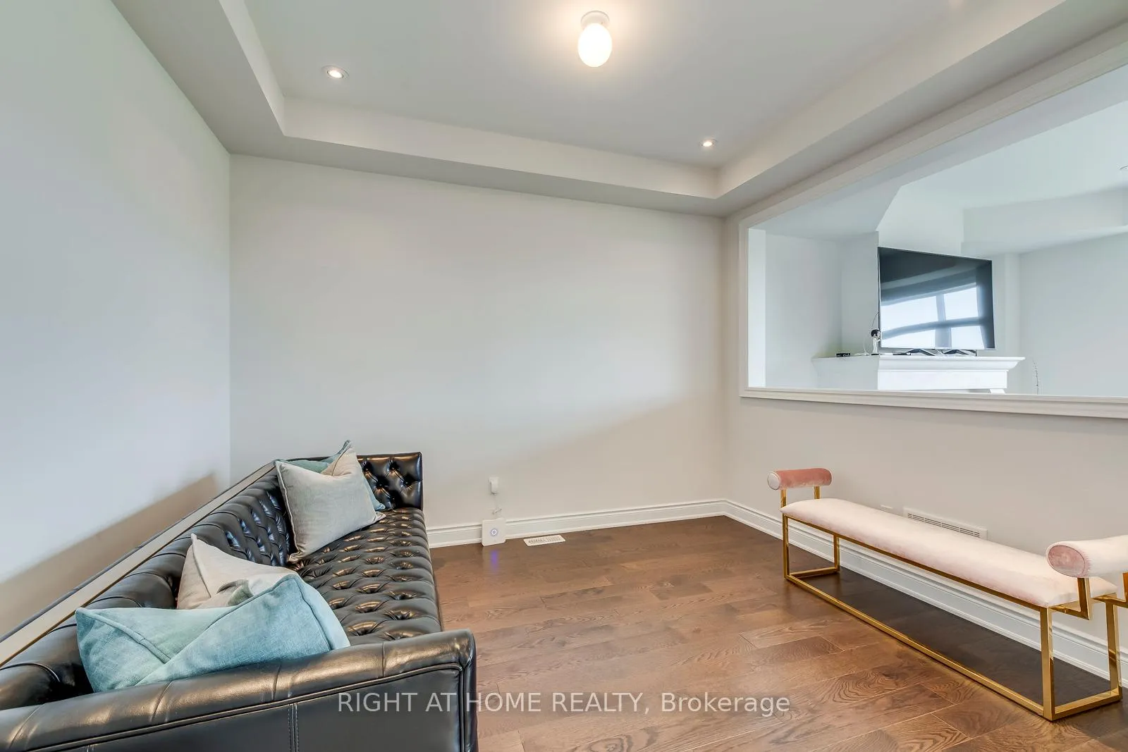 Photo 8 of 2441 Chateau Common, Oakville, Bronte Creek — HOMEH