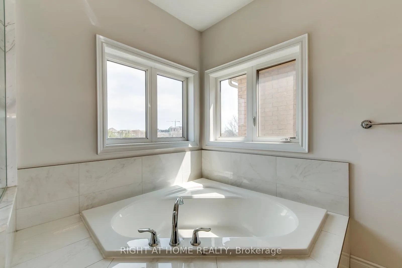 Photo 37 of 2441 Chateau Common, Oakville, Bronte Creek — HOMEH