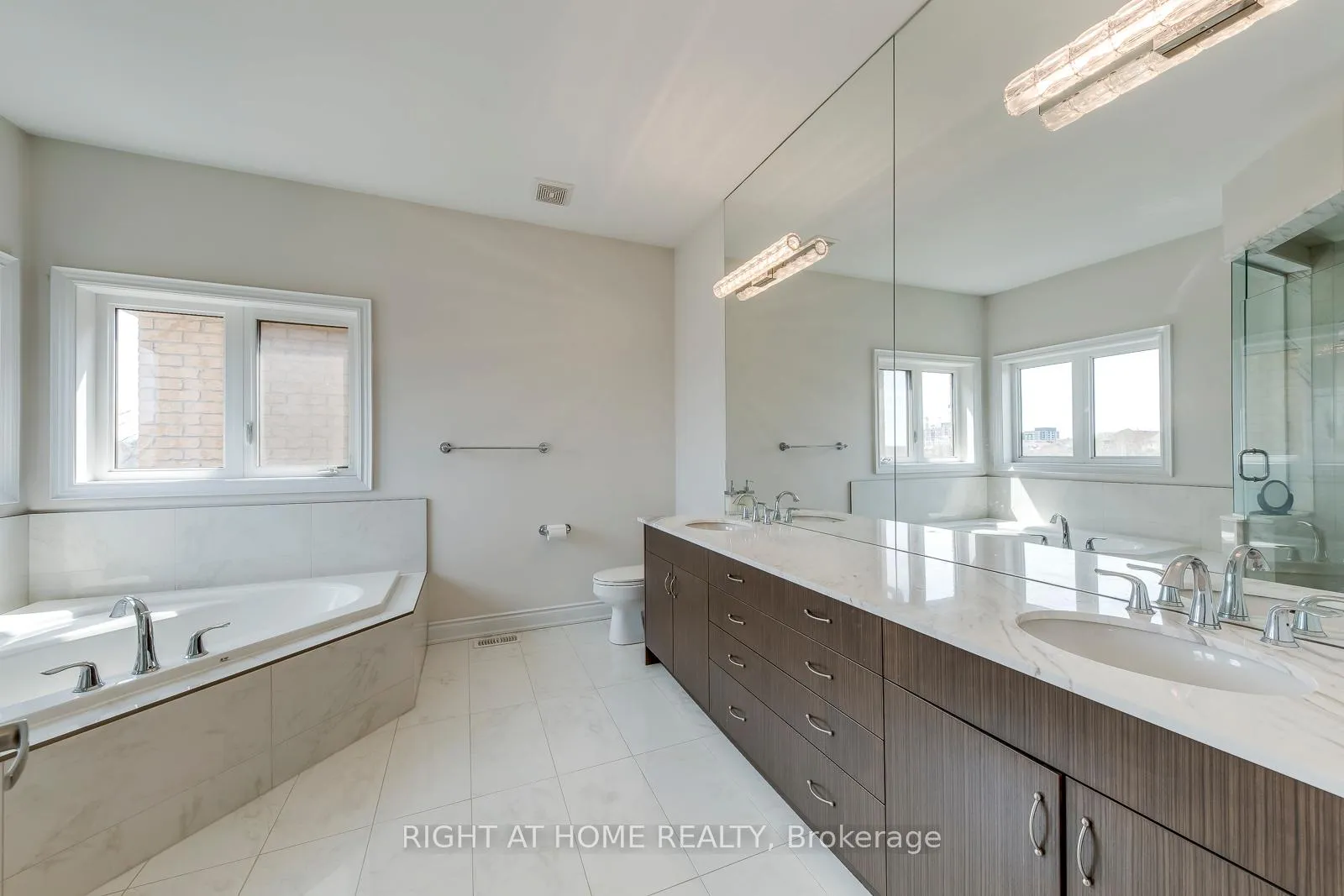 Photo 38 of 2441 Chateau Common, Oakville, Bronte Creek — HOMEH
