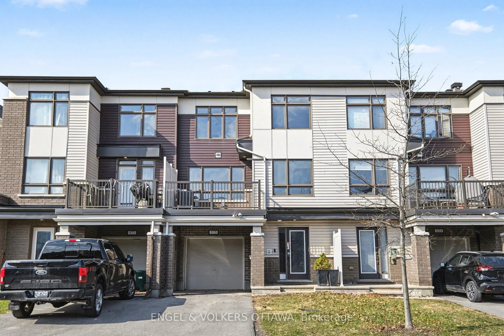 Photo 2 of 575 Roundleaf Way, Ottawa, Kanata - Emerald Meadows/Trailwest — HOMEH