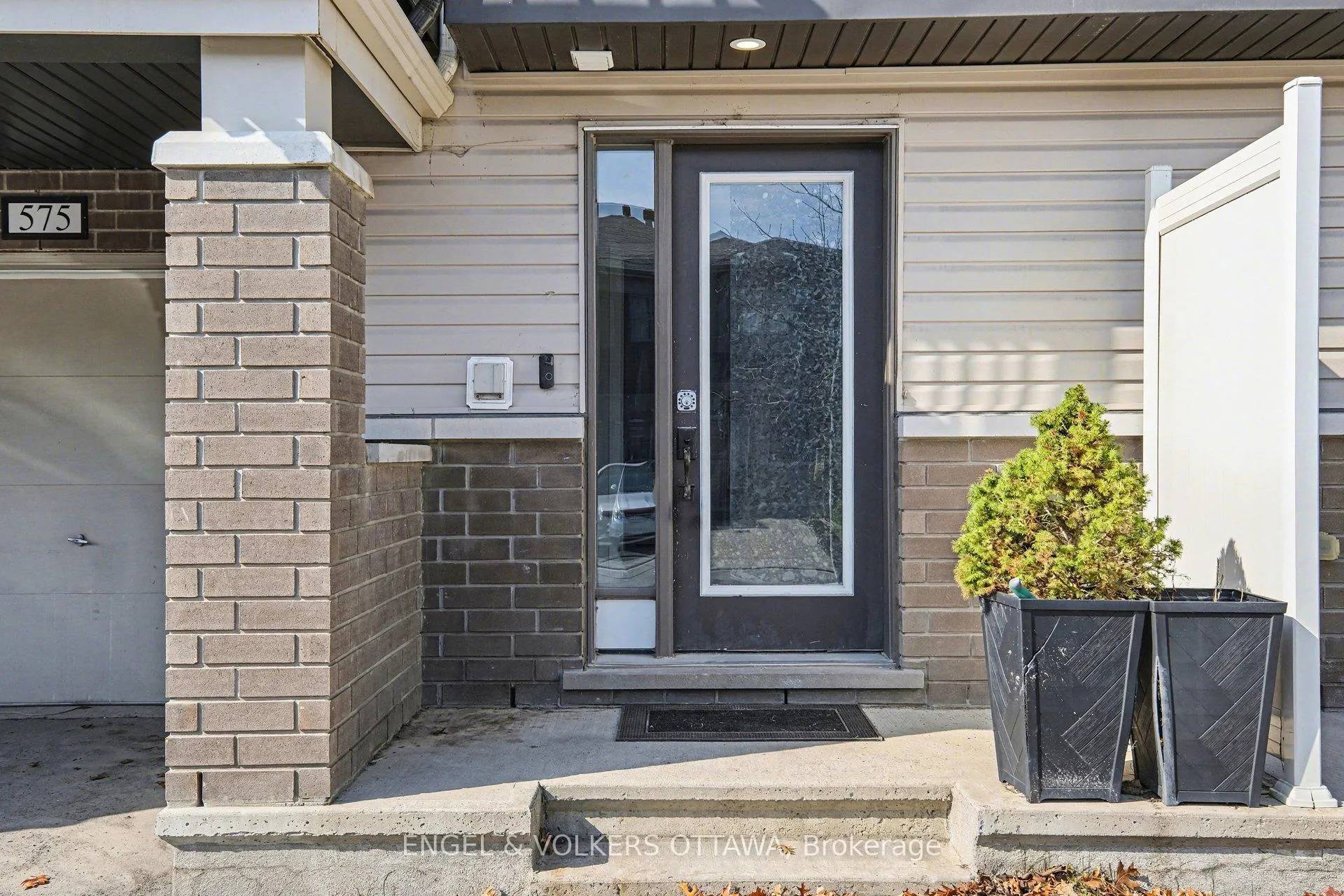 Photo 3 of 575 Roundleaf Way, Ottawa, Kanata - Emerald Meadows/Trailwest — HOMEH