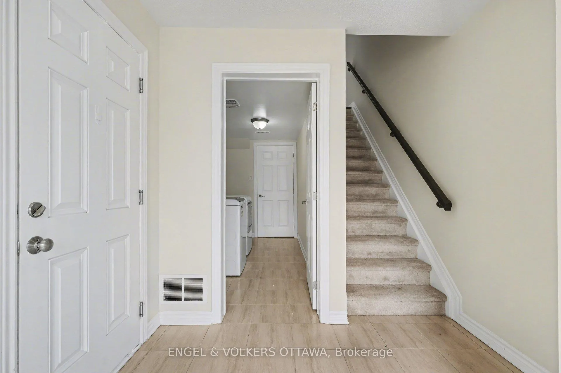 Photo 5 of 575 Roundleaf Way, Ottawa, Kanata - Emerald Meadows/Trailwest — HOMEH